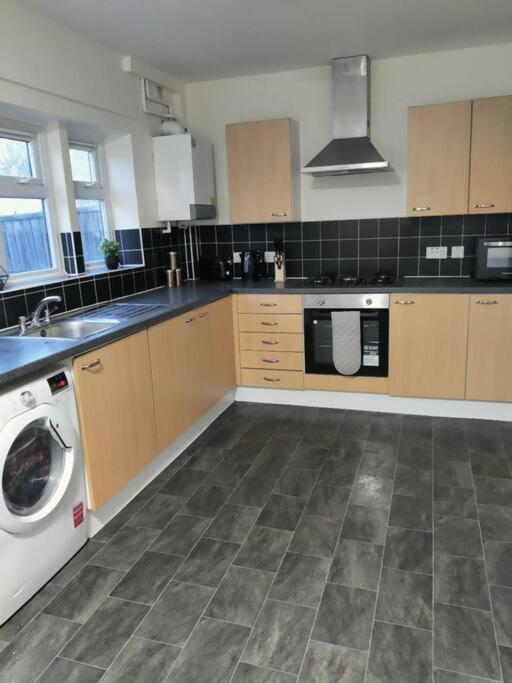 Contractor'S Haven- 4-Bedroom House With Free Parking, Super Fast Wifi, Fran Properties In Aylesbury, Pets Are Welcome! Эйлсбери Экстерьер фото